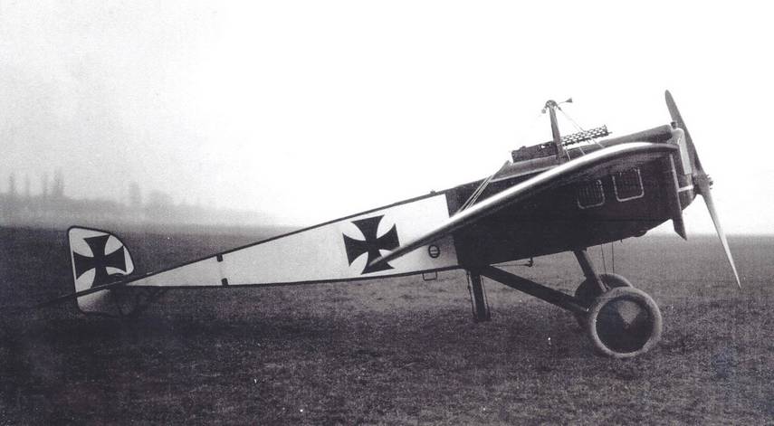 Истребитель Пфальц E V Воздушных войск Германии – машина первых серий с выхлопной системой с ресивером